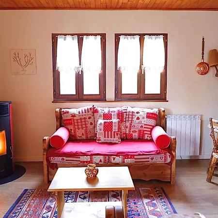 Petit De Montagne Avec Espace Exterieur