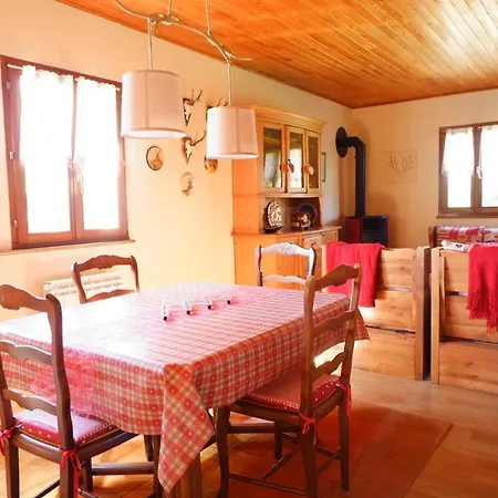 Petit De Montagne Avec Espace Exterieur *